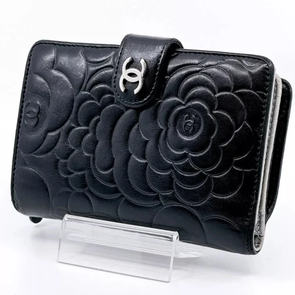 Chanel Camellia Compact Black Bi-fold wallet - Picture 4 of 11